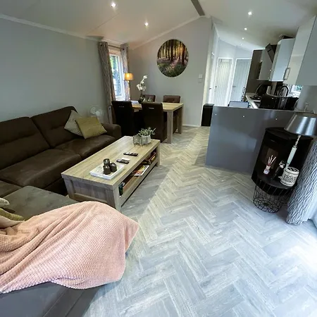Chalet Blissful Modern, Luxe & Sauna Hoenderloo