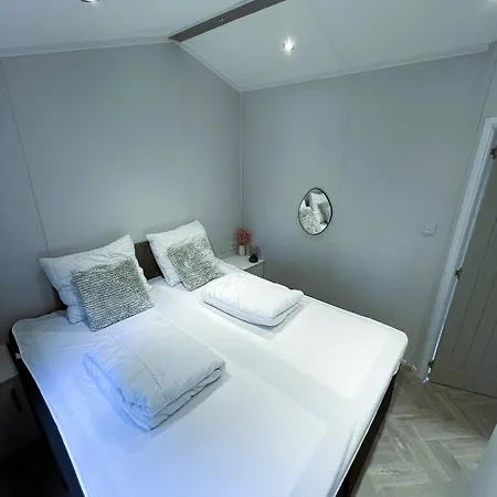 Blissful Modern, Luxe & Sauna Hoenderloo